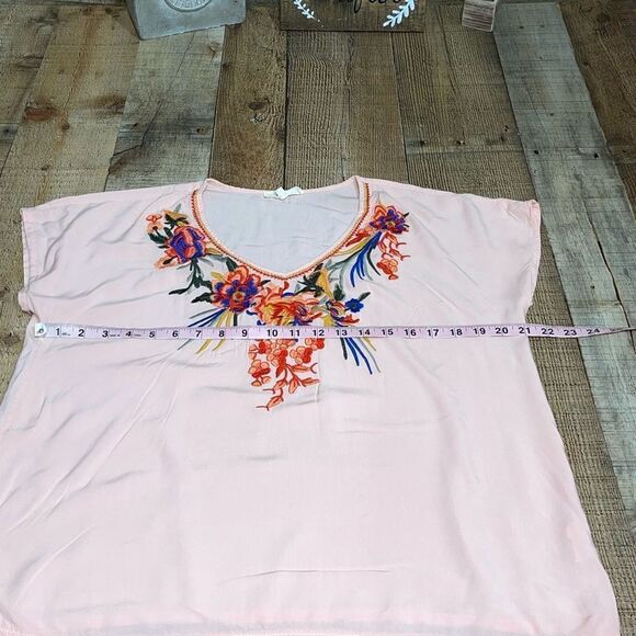 Solitaire Embroidered Short Sleeve Tunic Peach Multi Color Embroidery detail - Picture 5 of 9